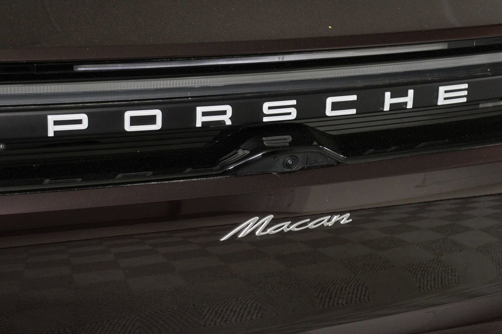 Certified 2025 Porsche Macan Electric RWD image 22
