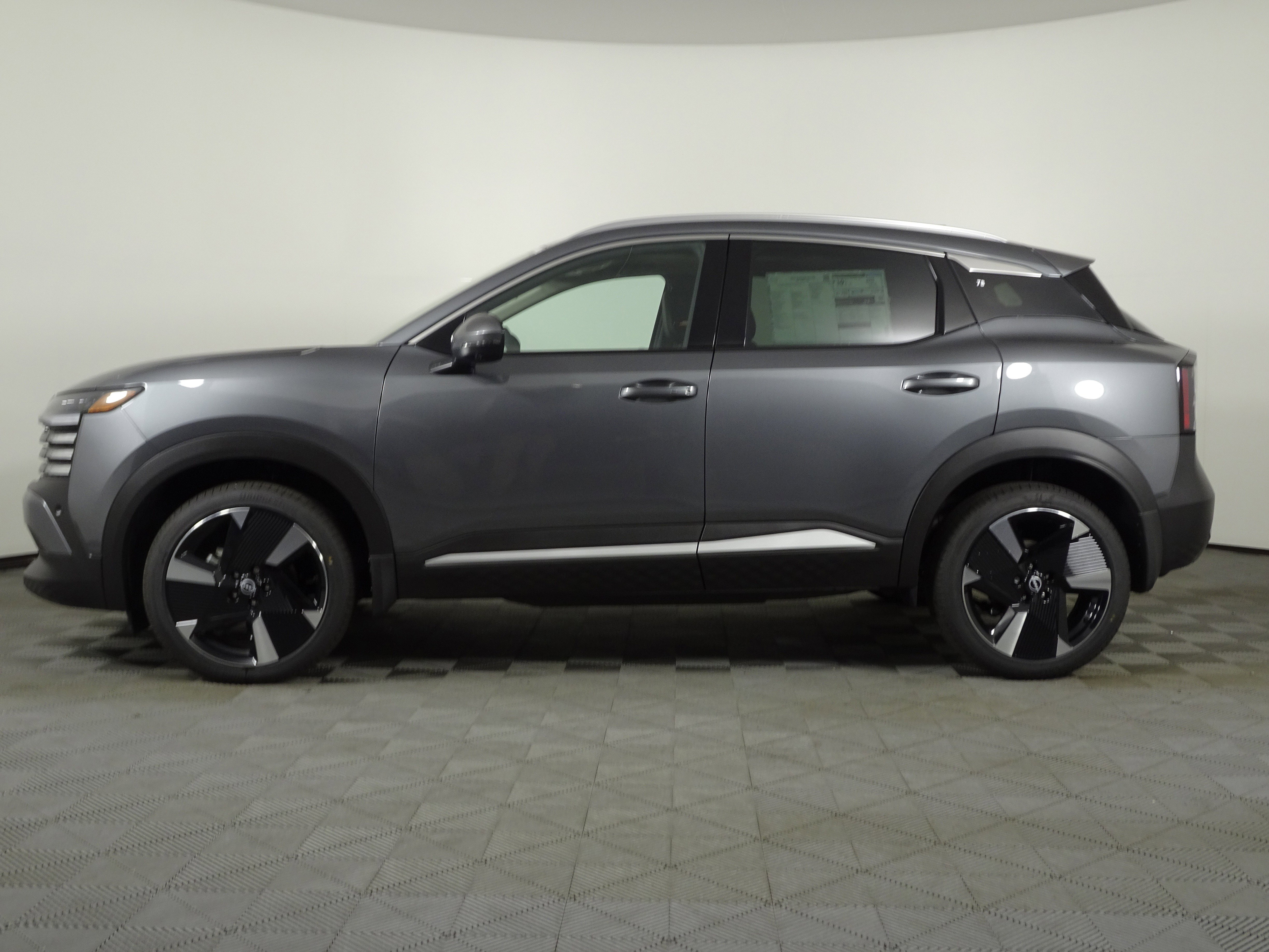 New 2025 Nissan Kicks SR w/ SR Premium Package image 15