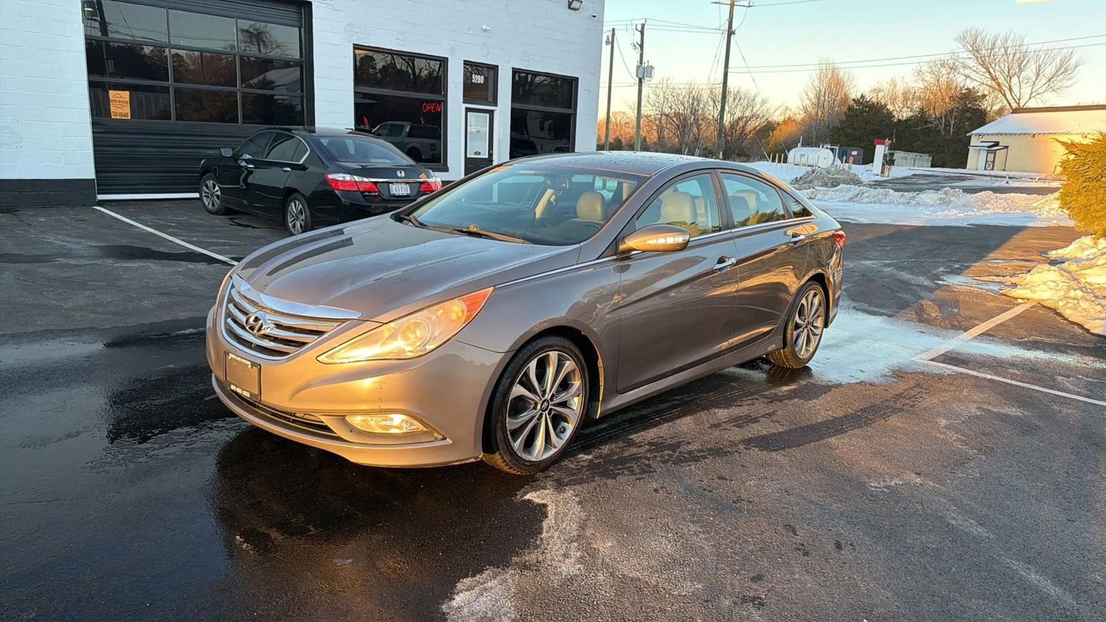 Used 2014 Hyundai Sonata SE image 3