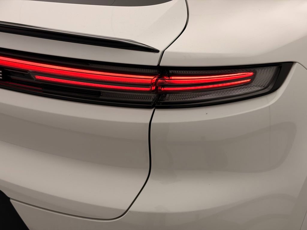 Used 2024 Porsche Cayenne Coupe image 40