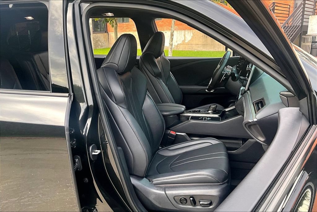 Used 2025 Lexus TX 500h AWD w/ Technology Package image 10