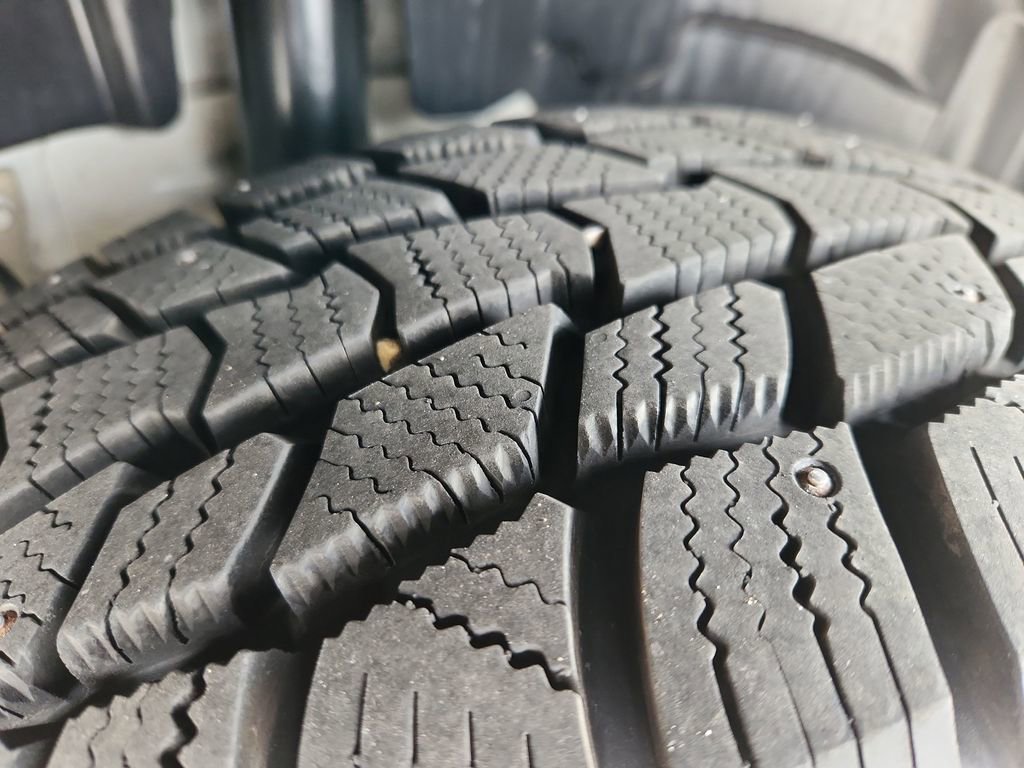 Used 2017 Ford Explorer XLT w/ Equipment Group 202A image 28