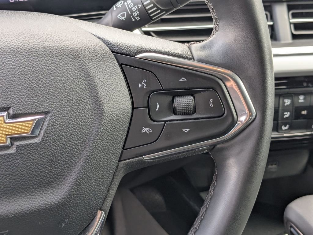 Used 2025 Chevrolet Trax LT w/ LT Convenience Package image 18