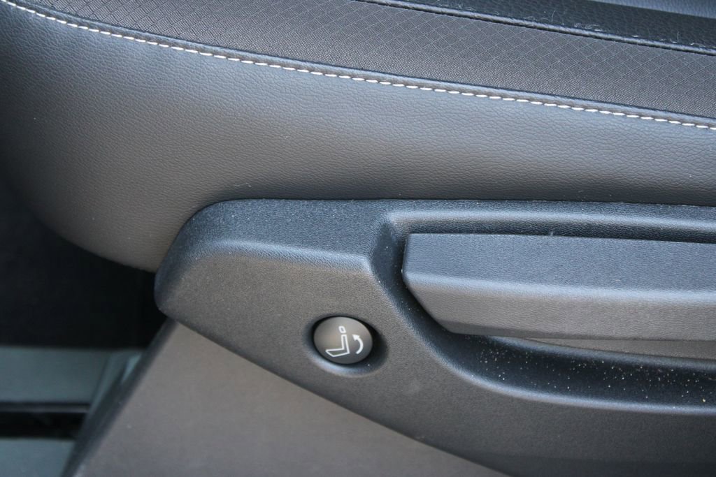 Used 2025 Nissan Pathfinder SL FWD image 23