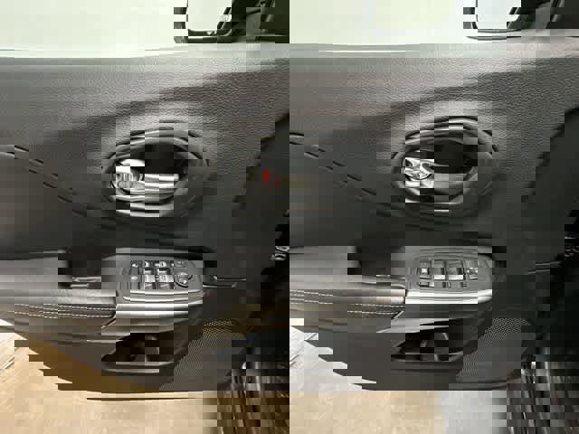 Used 2020 Jeep Cherokee Latitude Plus w/ Comfort/Convenience Group image 19