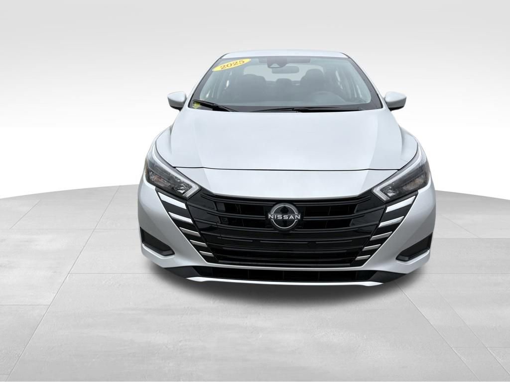 Used 2025 Nissan Versa SV video 2