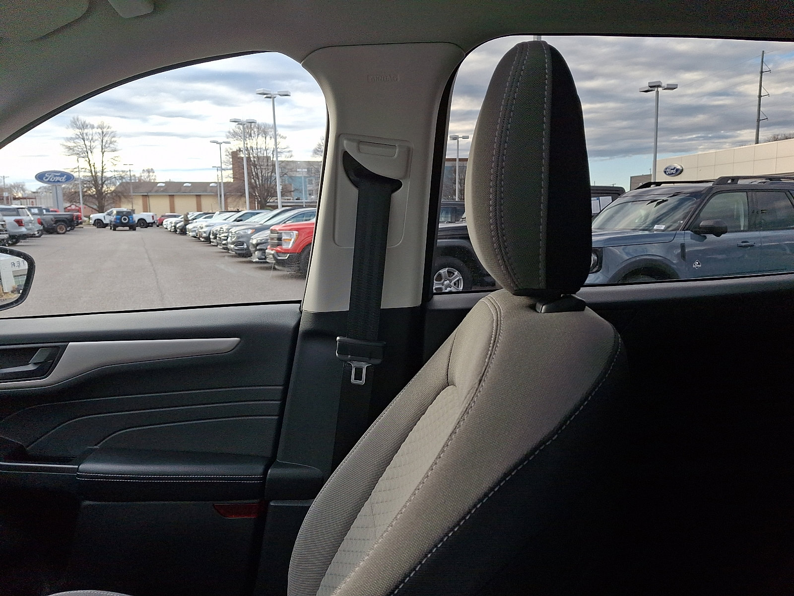 Certified 2022 Ford Escape SE w/ SE Sport Appearance Package image 17