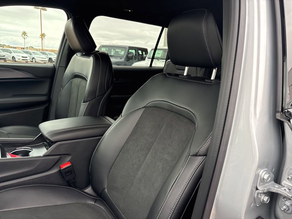 New 2025 Jeep Grand Cherokee L Altitude image 14