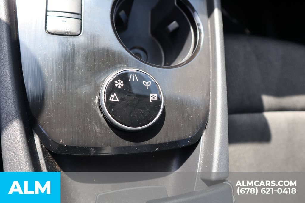 Used 2025 Nissan Rogue SV AWD/4WD image 35