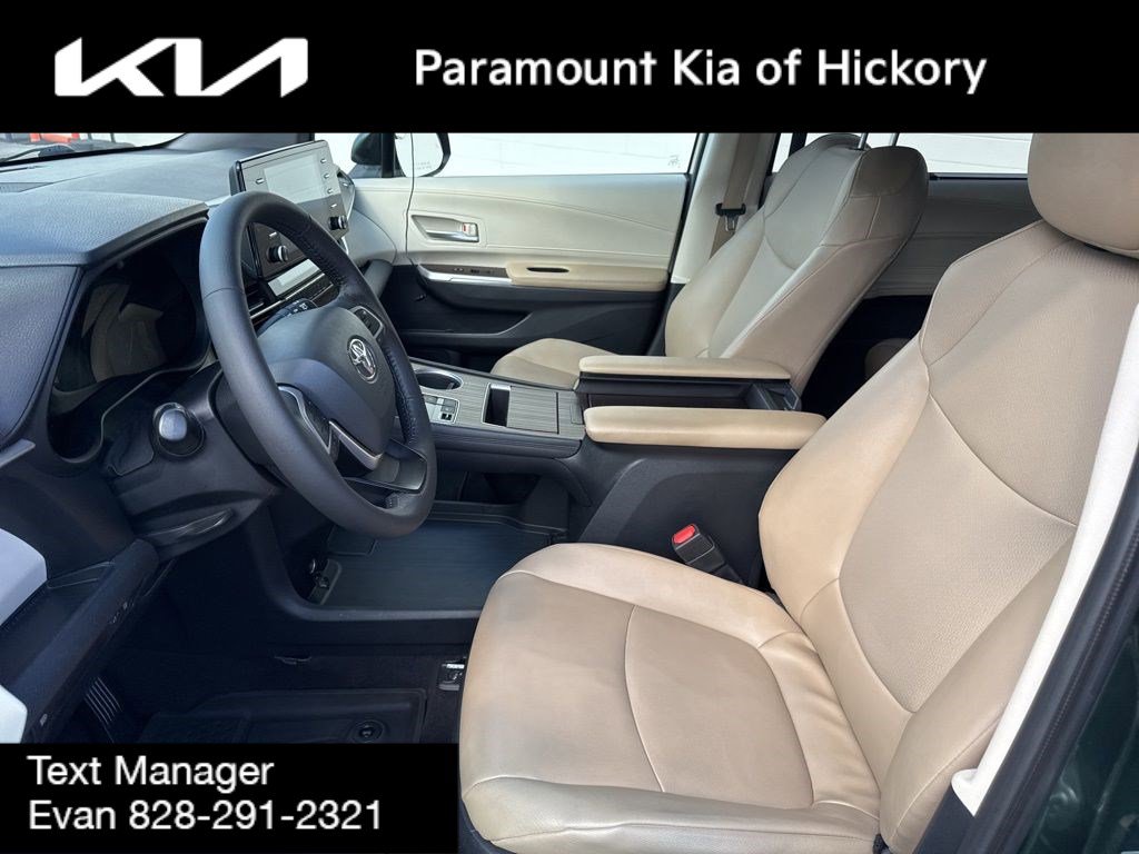 Used 2021 Toyota Sienna XLE image 21