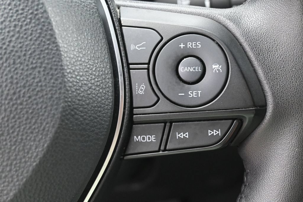 Used 2024 Toyota RAV4 XSE AWD/4WD image 18