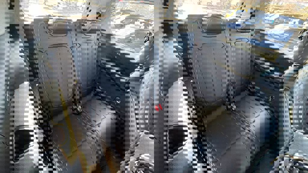 Used 2023 Jeep Grand Cherokee L Limited w/ Luxury Tech Group II image 20