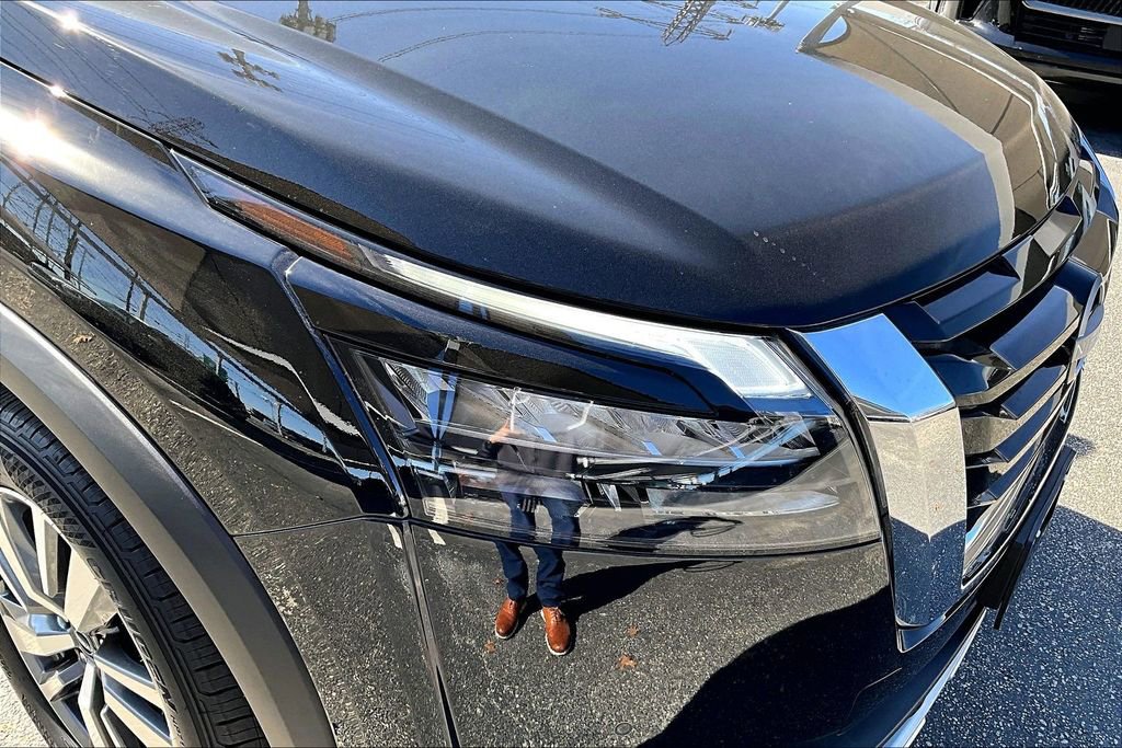 Used 2025 Nissan Pathfinder SL image 40