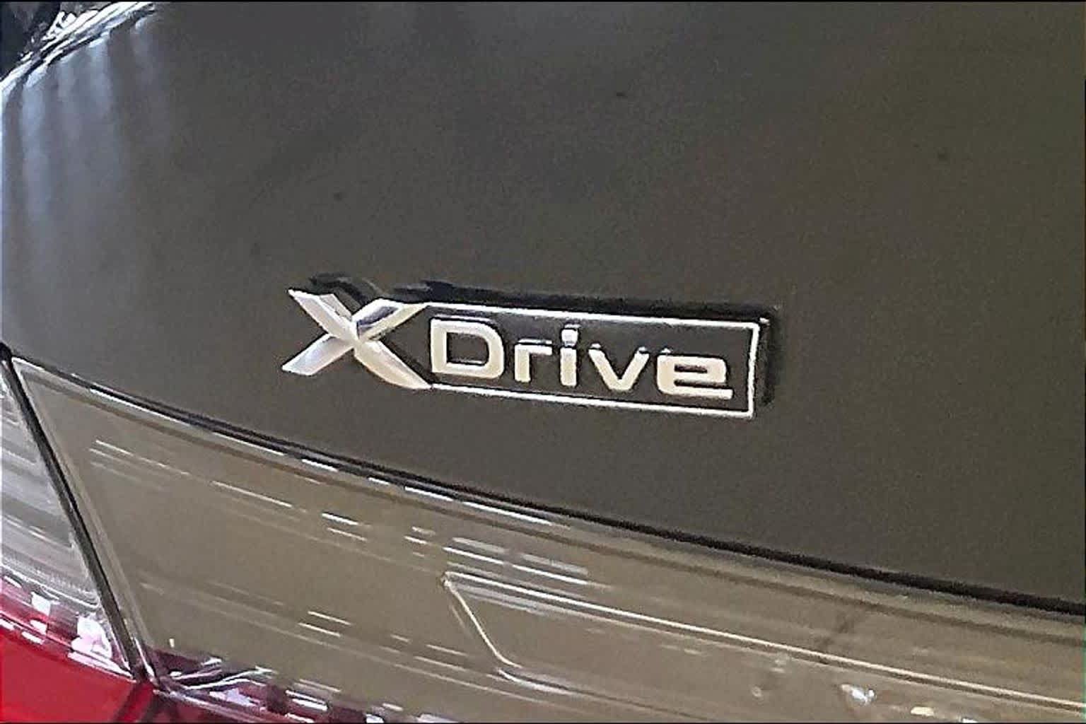 Certified 2023 BMW 330i xDrive Sedan w/ Premium Package AWD/4WD image 9