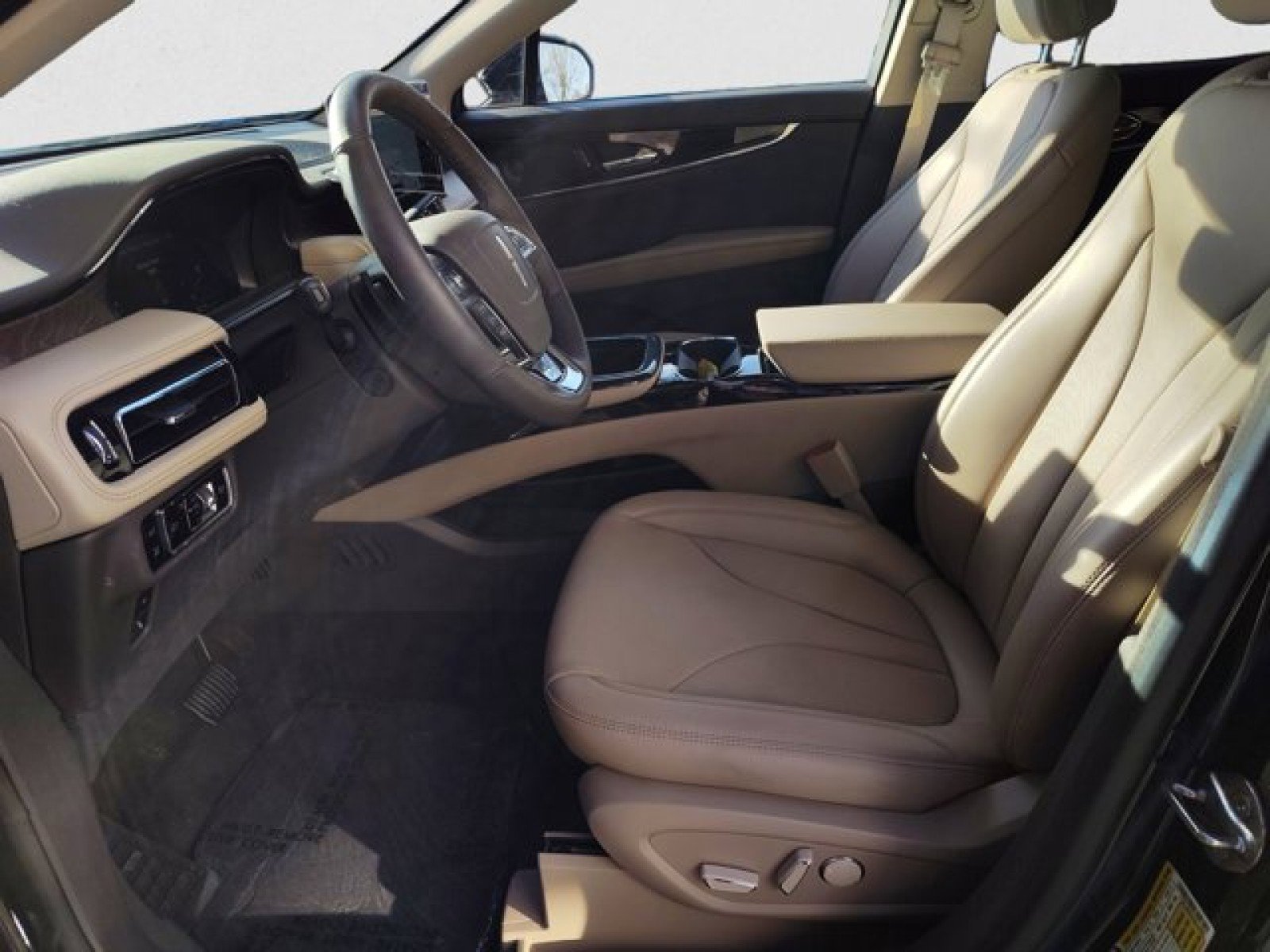 Used 2023 Lincoln Nautilus Reserve w/ Equipment Group 201A image 11