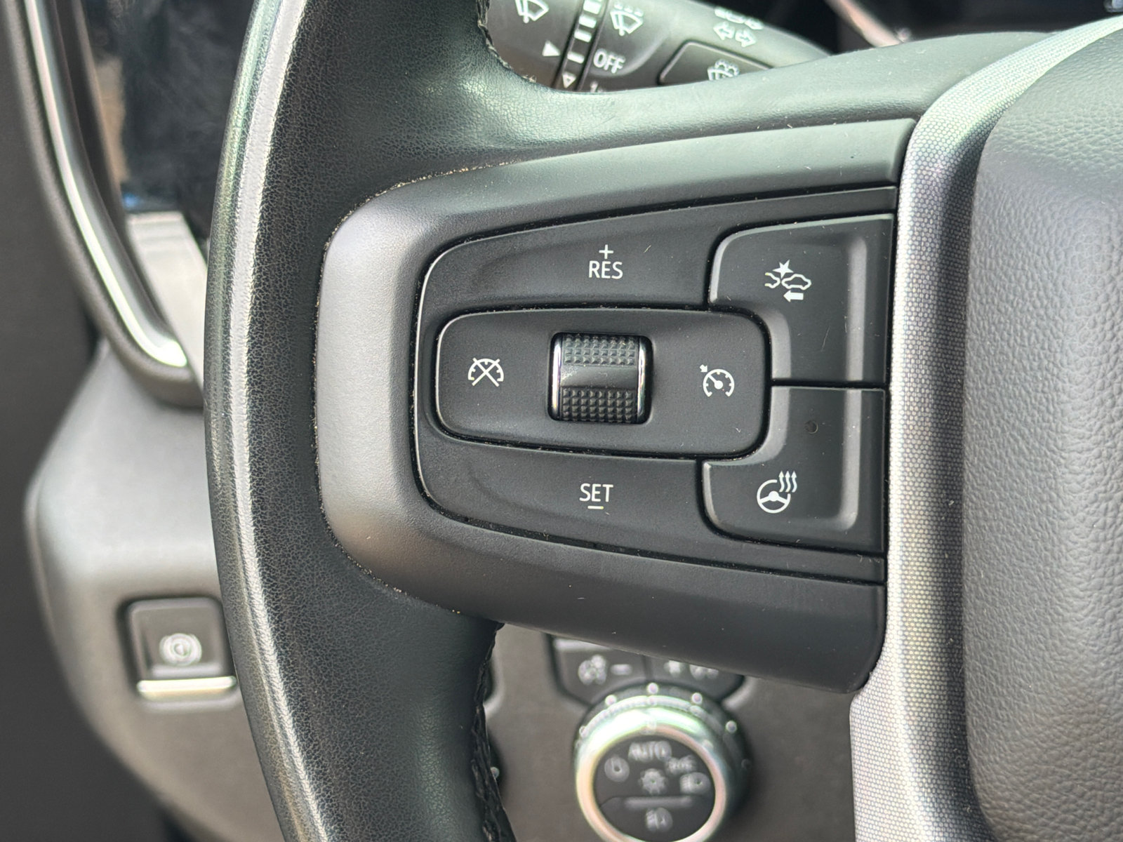 Used 2025 GMC Sierra 1500 SLT AWD/4WD image 28