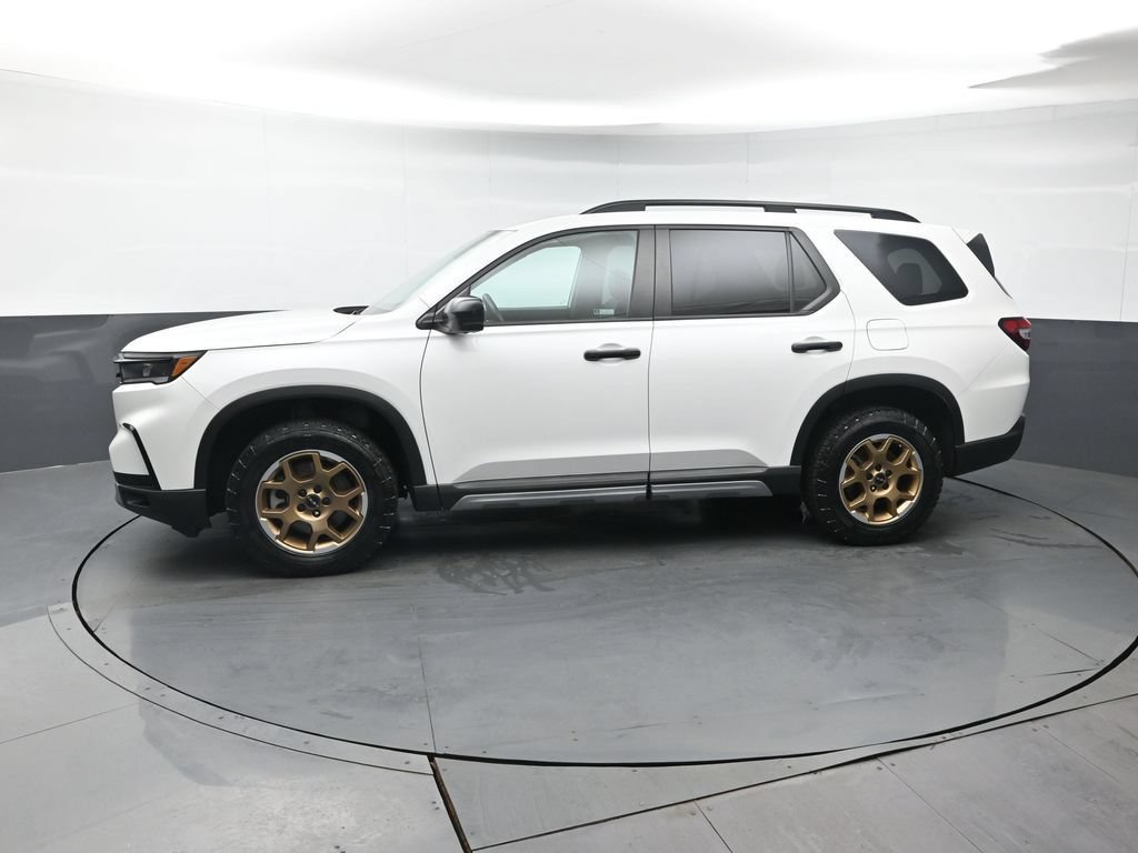 Certified 2024 Honda Pilot TrailSport image 2