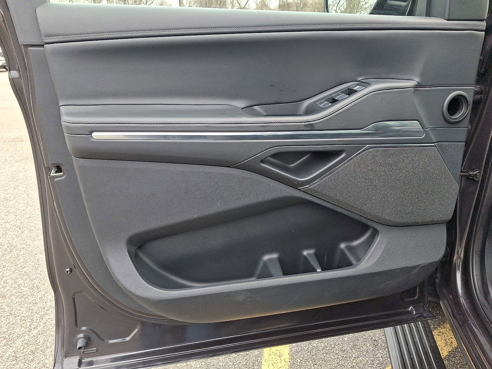 Used 2025 Lincoln Navigator Reserve image 13