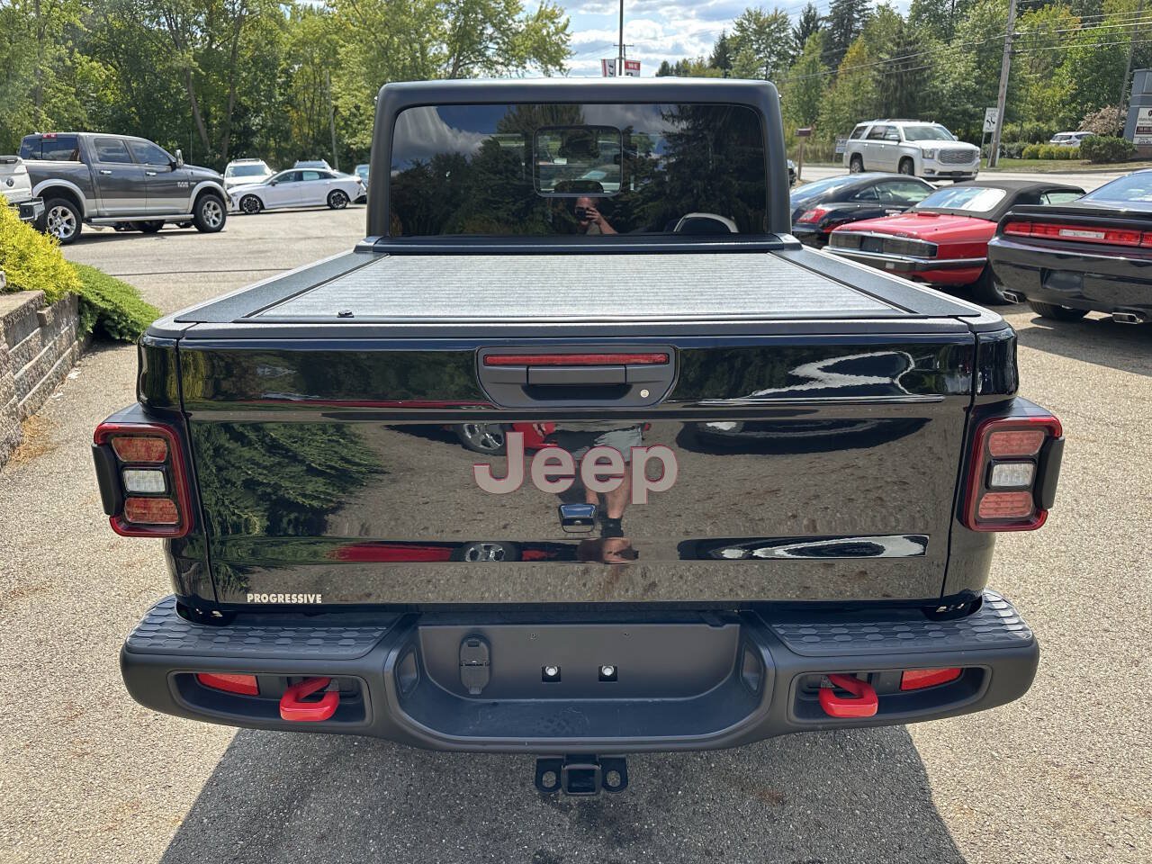 Used 2025 Jeep Gladiator Rubicon w/ Convenience Group AWD/4WD image 5