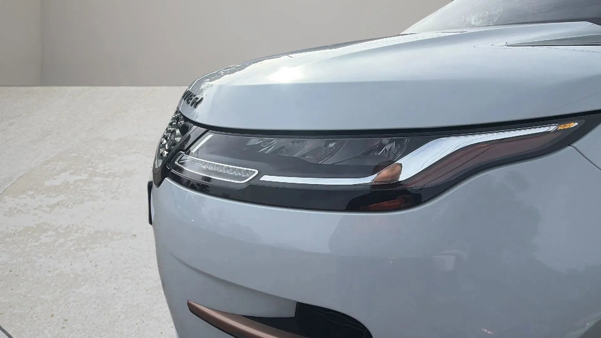 Used 2020 Land Rover Range Rover Evoque R-Dynamic S image 9