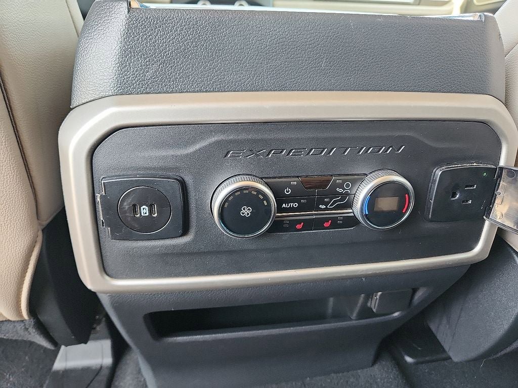 Used 2024 Ford Expedition Limited RWD image 17