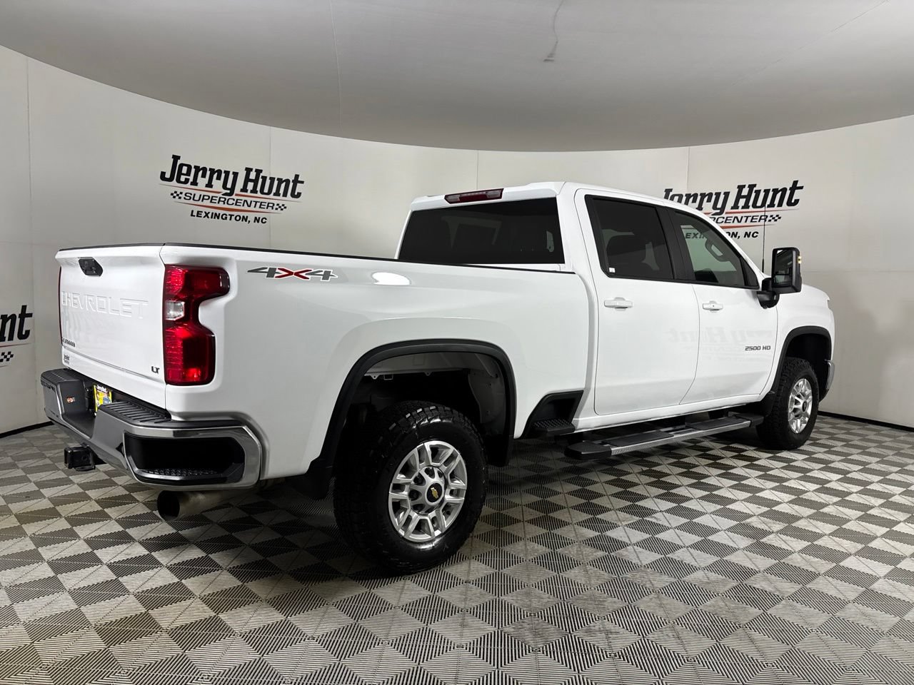 Used 2025 Chevrolet Silverado 2500 LT w/ Convenience Package AWD/4WD image 4