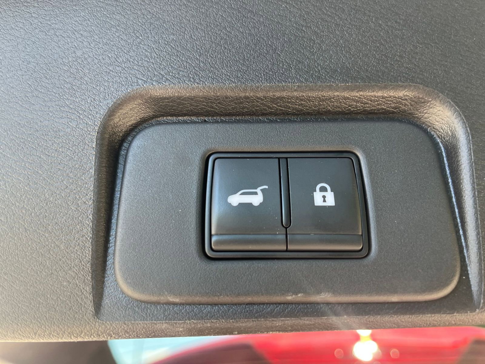 Used 2025 Nissan Rogue SV AWD/4WD image 23