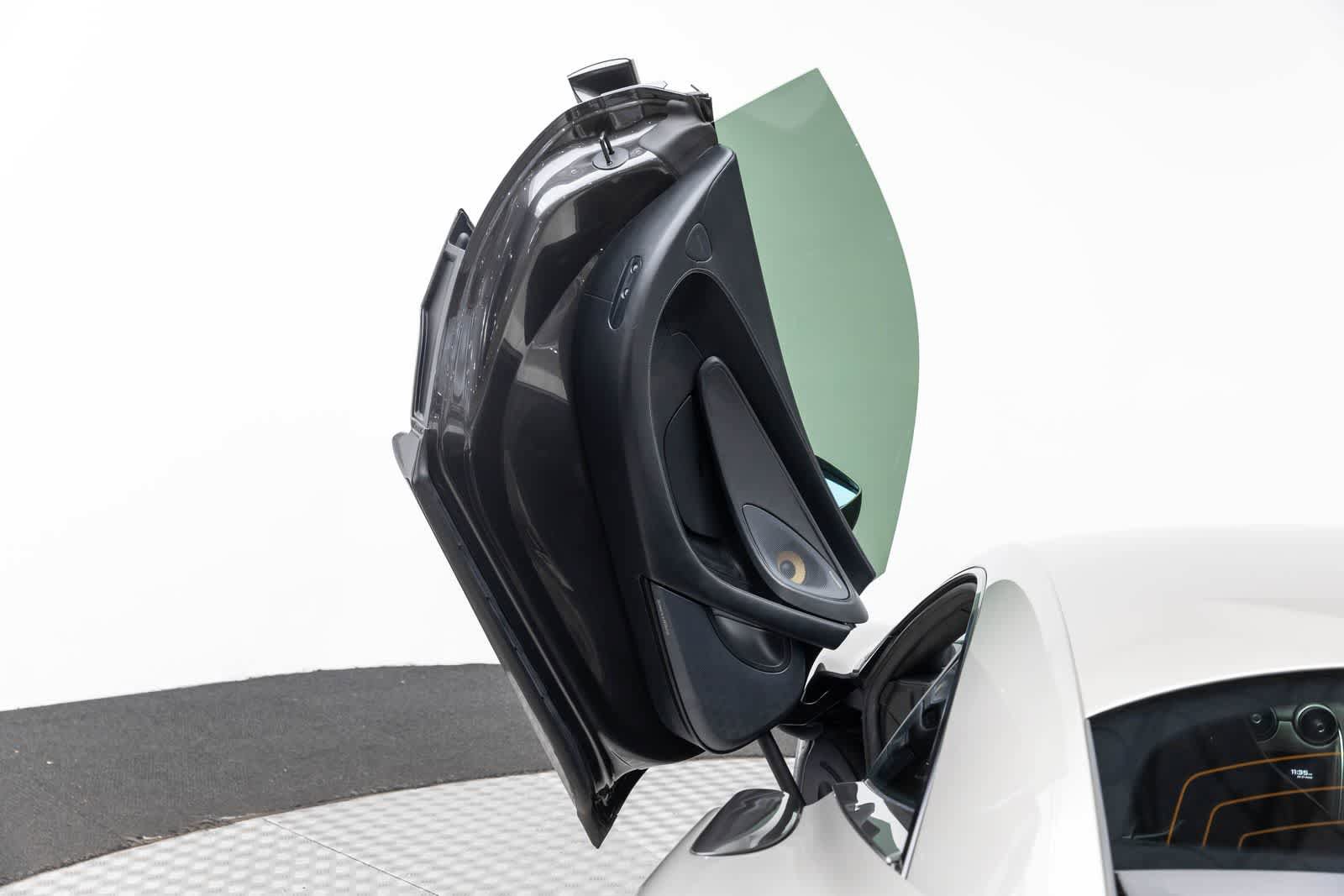 Used 2017 McLaren 570S Coupe RWD image 21