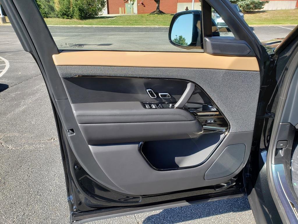 New 2025 Land Rover Range Rover Sport Dynamic SE image 10
