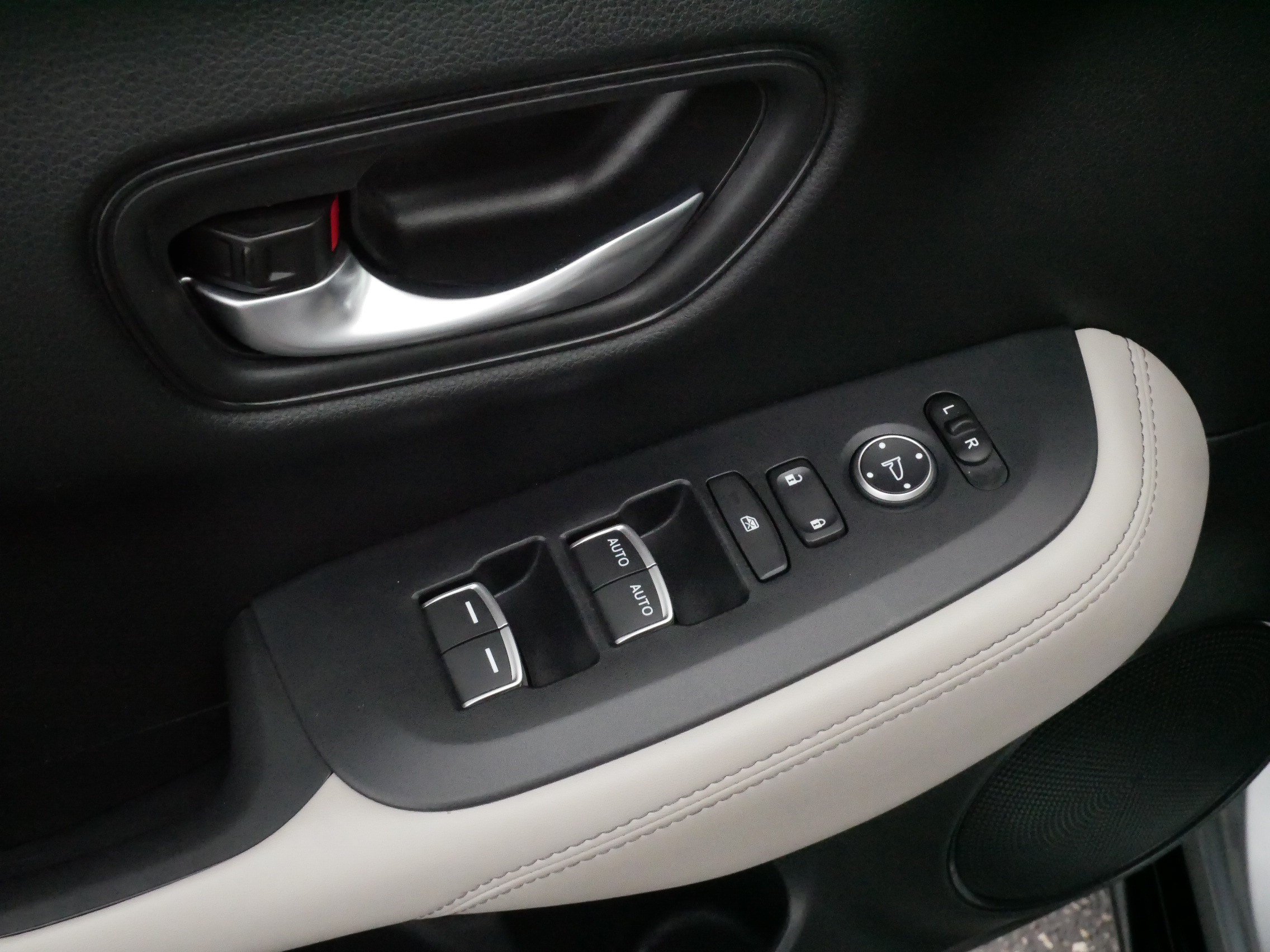 Used 2025 Honda HR-V EX-L image 19
