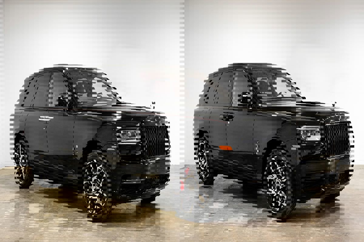 Used 2022 Rolls-Royce Cullinan Black Badge w/ Dark Exterior Package image 6