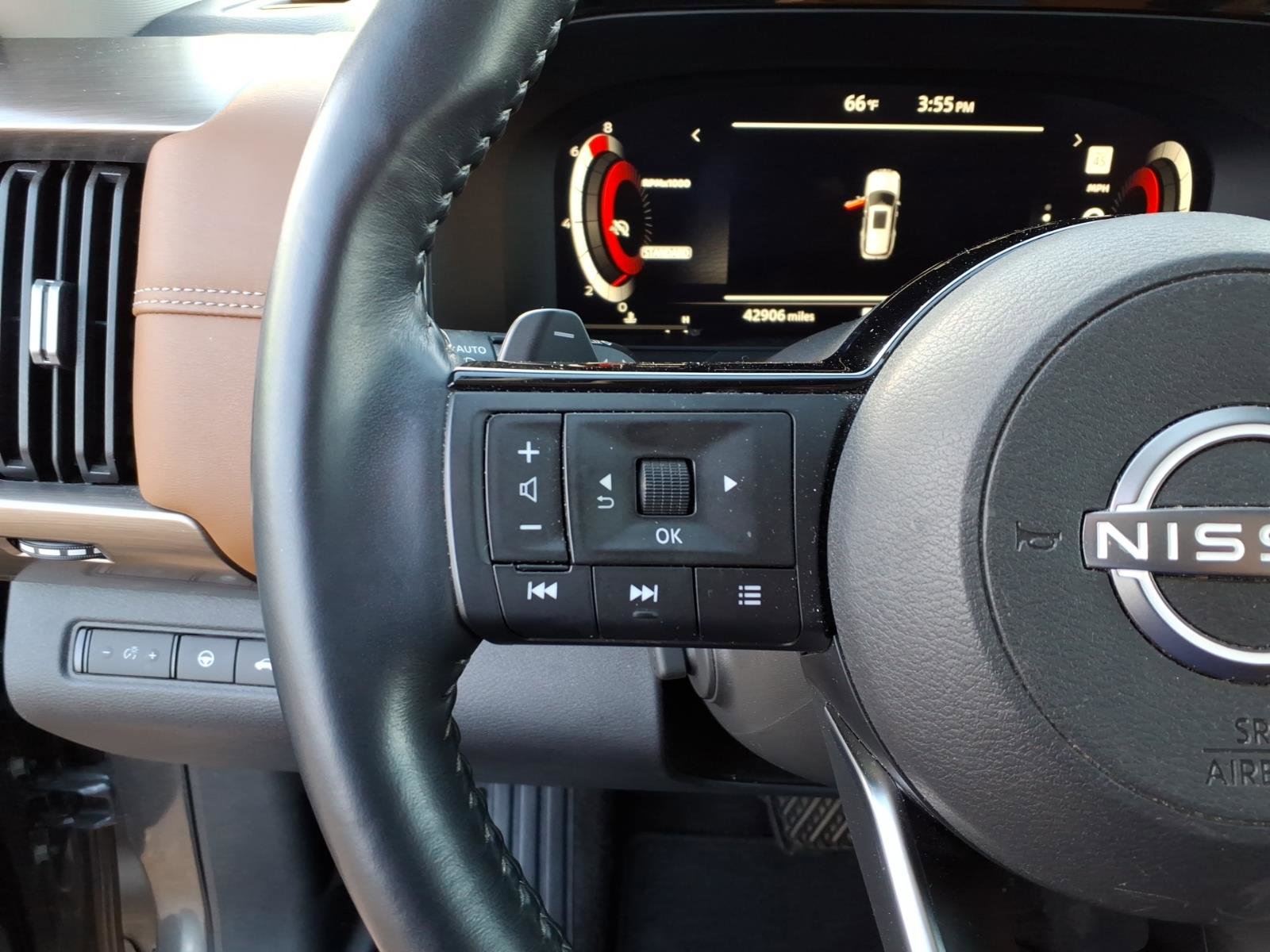 Used 2023 Nissan Pathfinder Platinum image 10