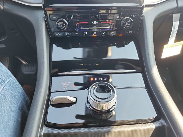 New 2025 Jeep Grand Cherokee Limited w/ Trailer Tow Package image 27