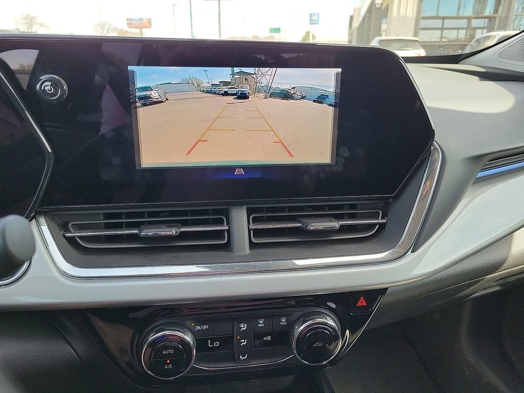 Used 2025 Chevrolet Trax LT image 12