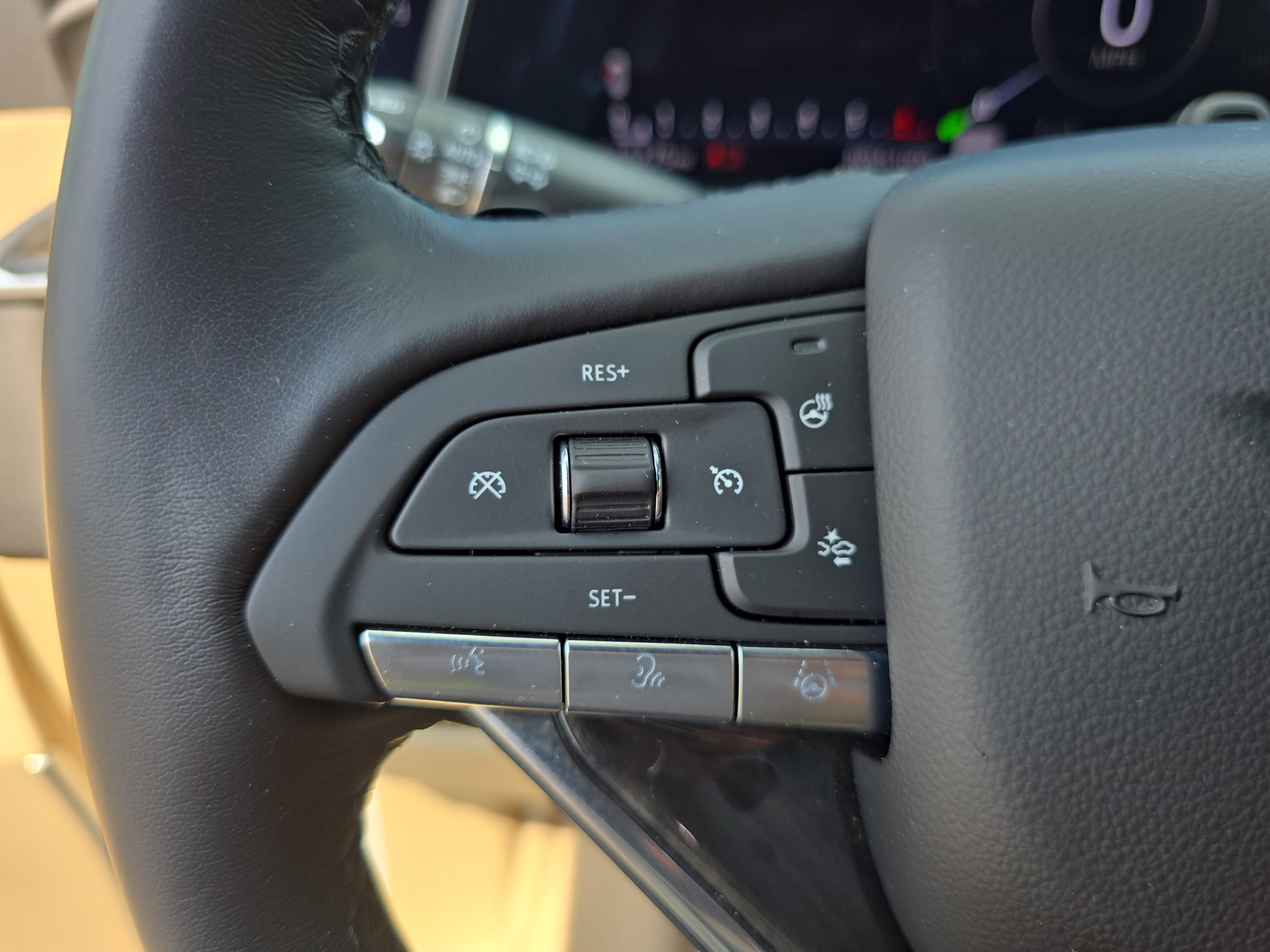 Used 2024 Cadillac Escalade ESV Premium Luxury w/ Performance Package AWD/4WD image 17