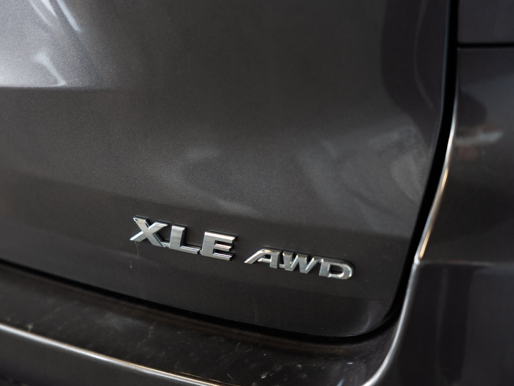 Used 2017 Toyota Highlander XLE AWD/4WD image 8