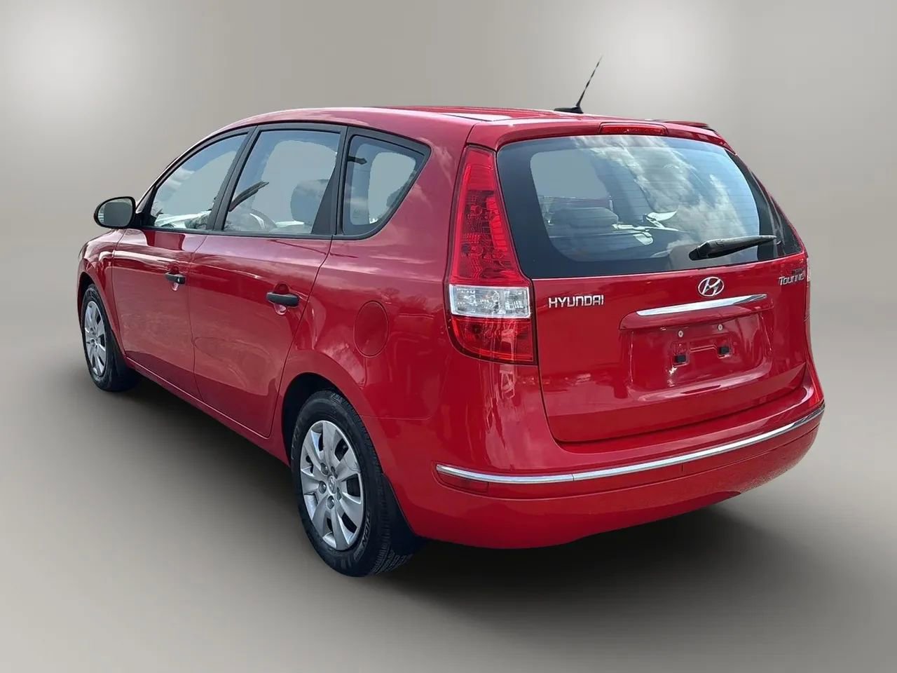 Used 2010 Hyundai Elantra GLS image 3