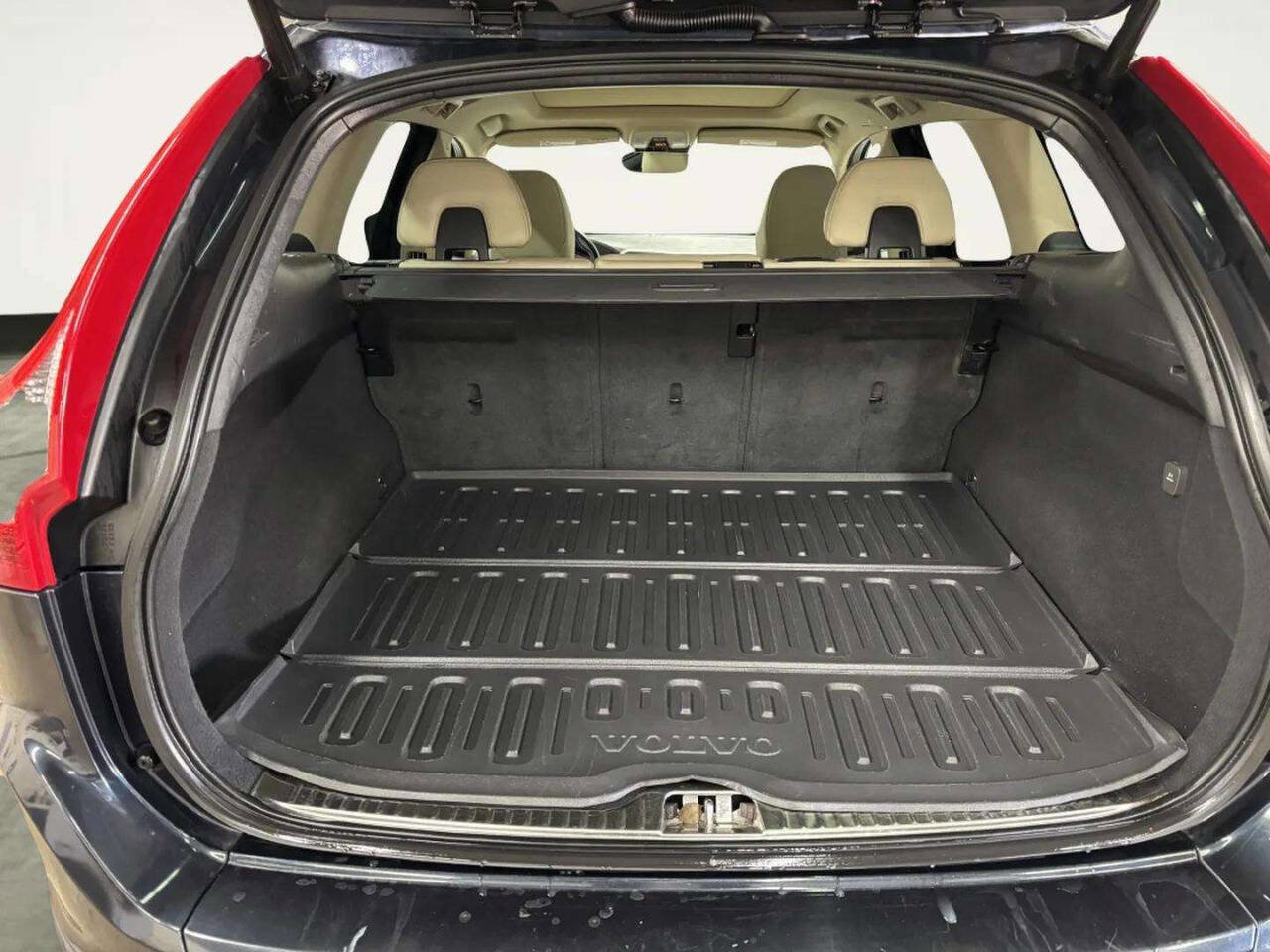 Used 2016 Volvo XC60 T6 w/ Proximity Package AWD/4WD image 16