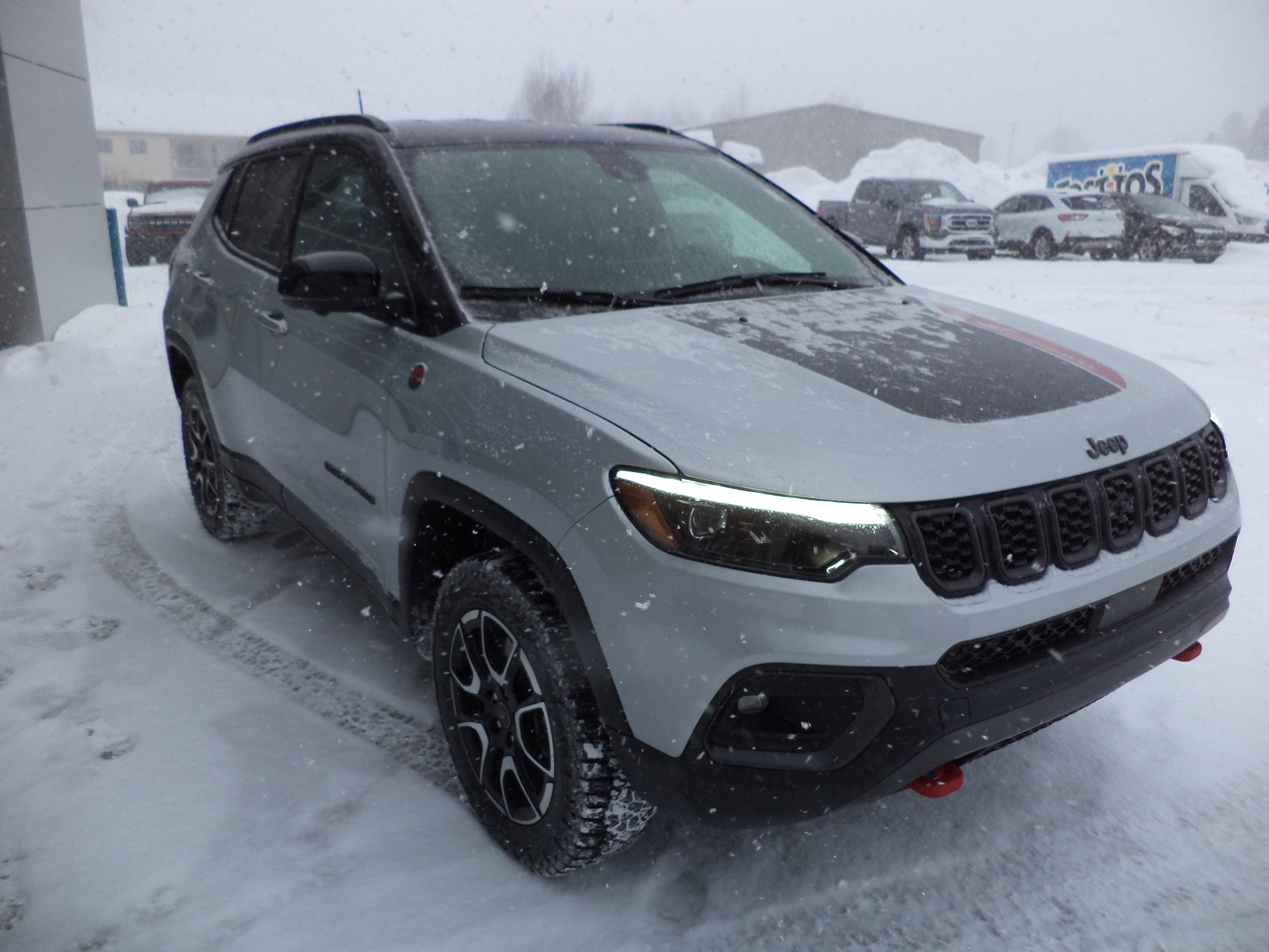 Used 2025 Jeep Compass Trailhawk w/ Trailhawk Elite Group image 8