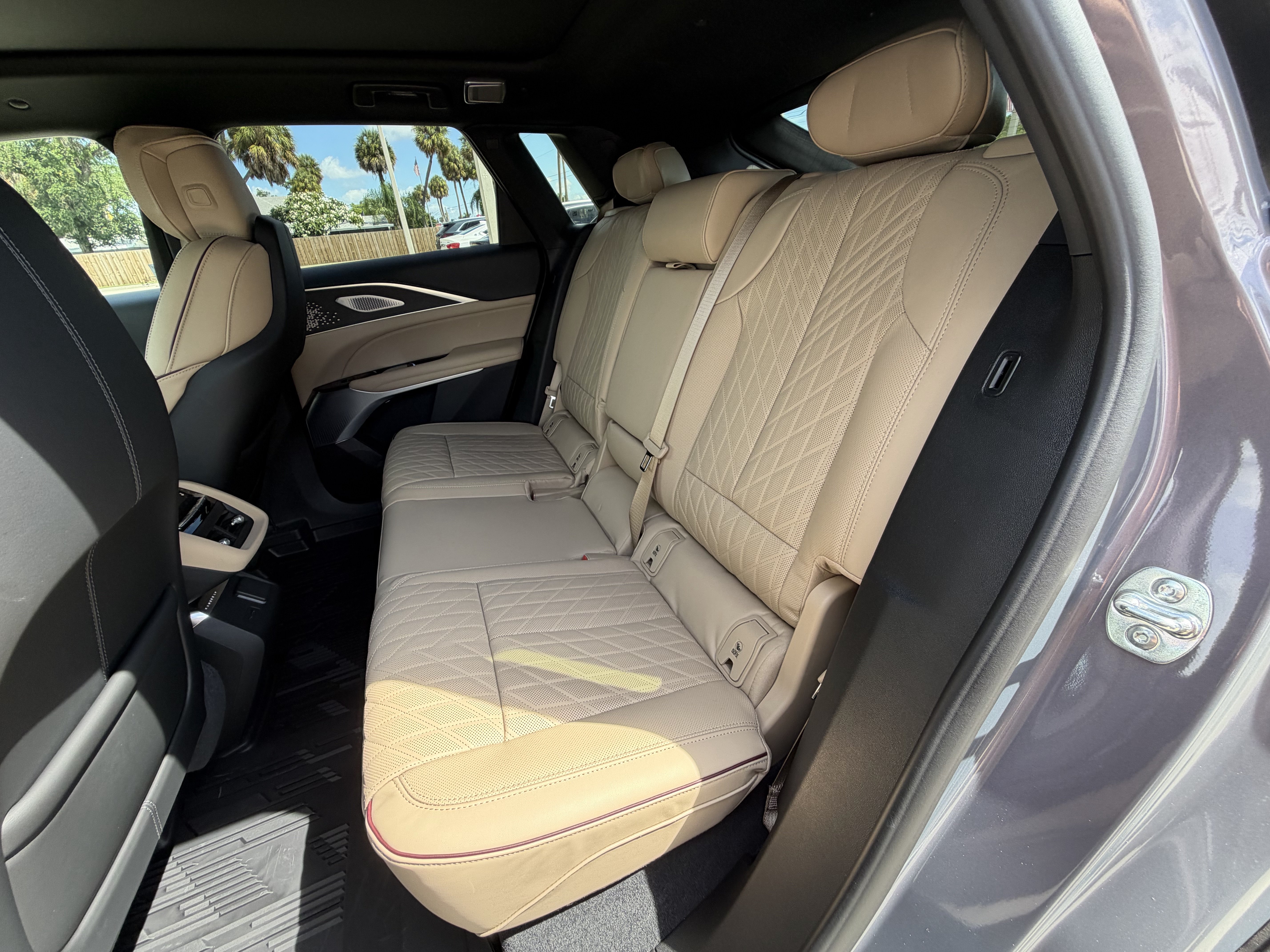 Certified 2026 Cadillac Lyriq Signature Luxury w/ LPO, Blue Accent Package AWD/4WD image 15