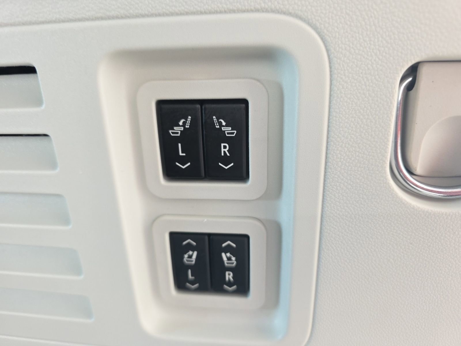 Used 2024 GMC Acadia Denali w/ Super Cruise Package image 17