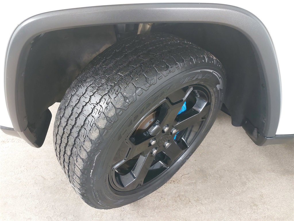 Used 2019 Jeep Grand Cherokee Laredo image 36