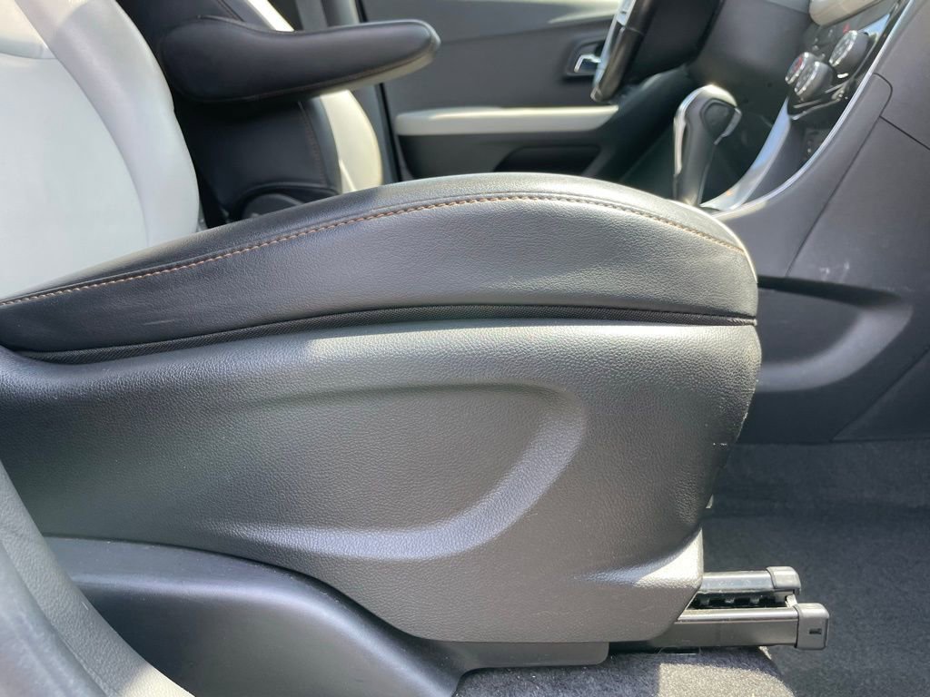 Used 2017 Chevrolet Trax Premier FWD image 30