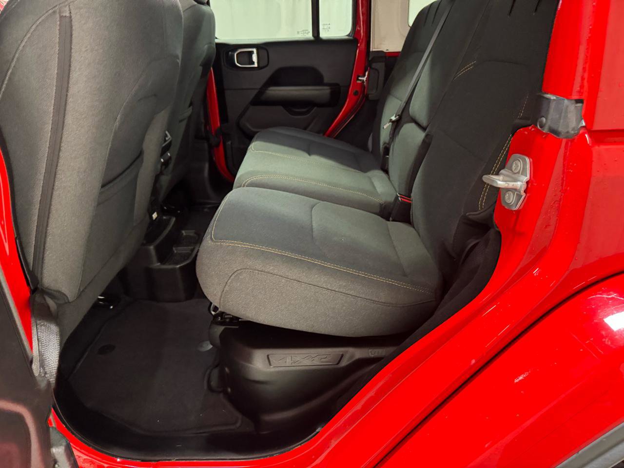 Used 2025 Jeep Wrangler Sahara w/ Safety Group AWD/4WD image 15