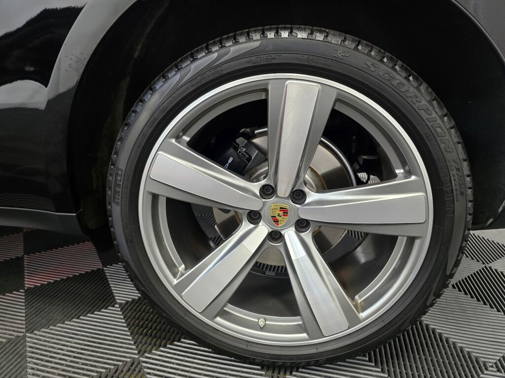 Certified 2024 Porsche Macan image 23