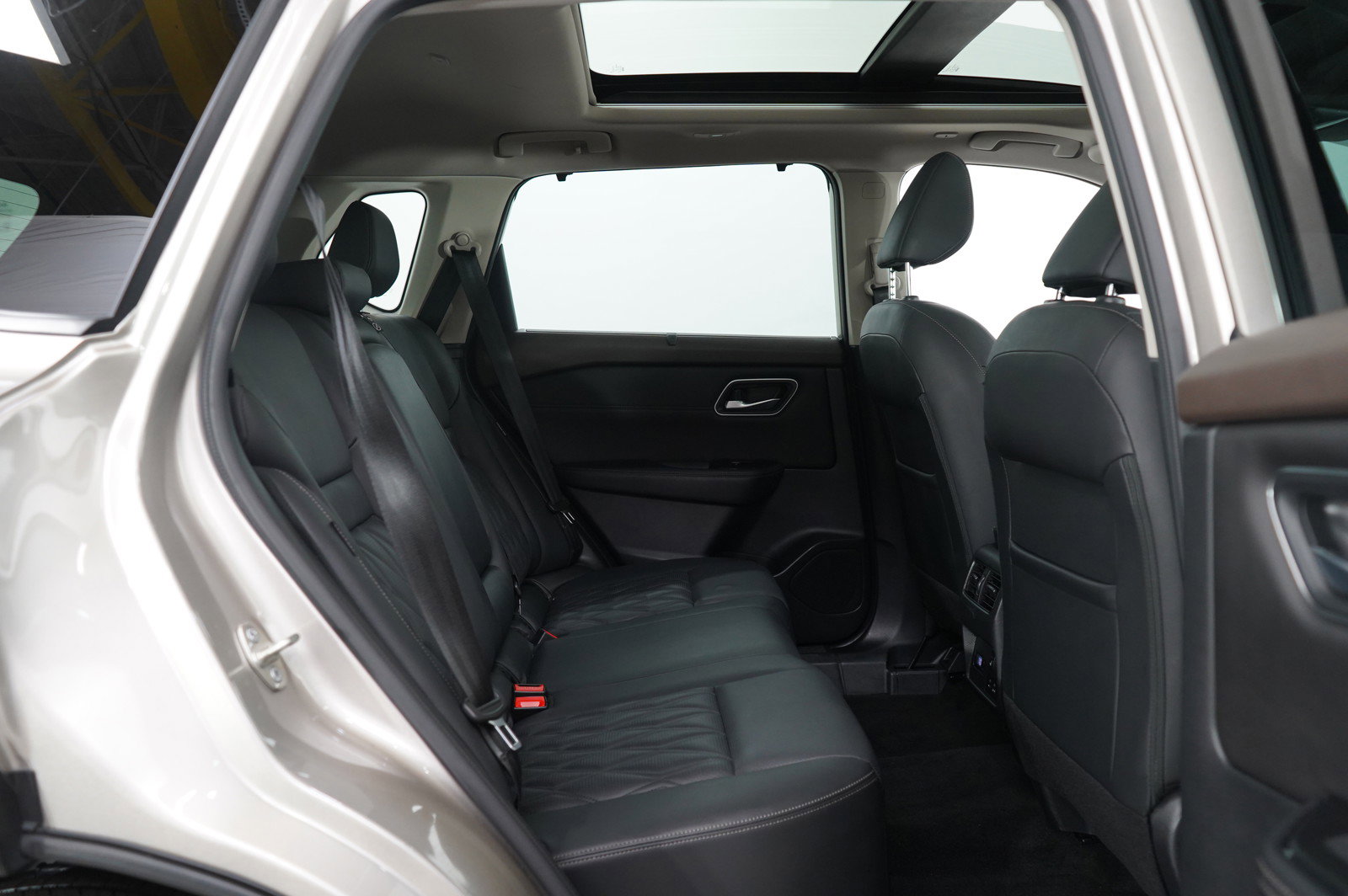 Used 2022 Nissan Rogue Platinum w/ Head-Up Display Package image 12