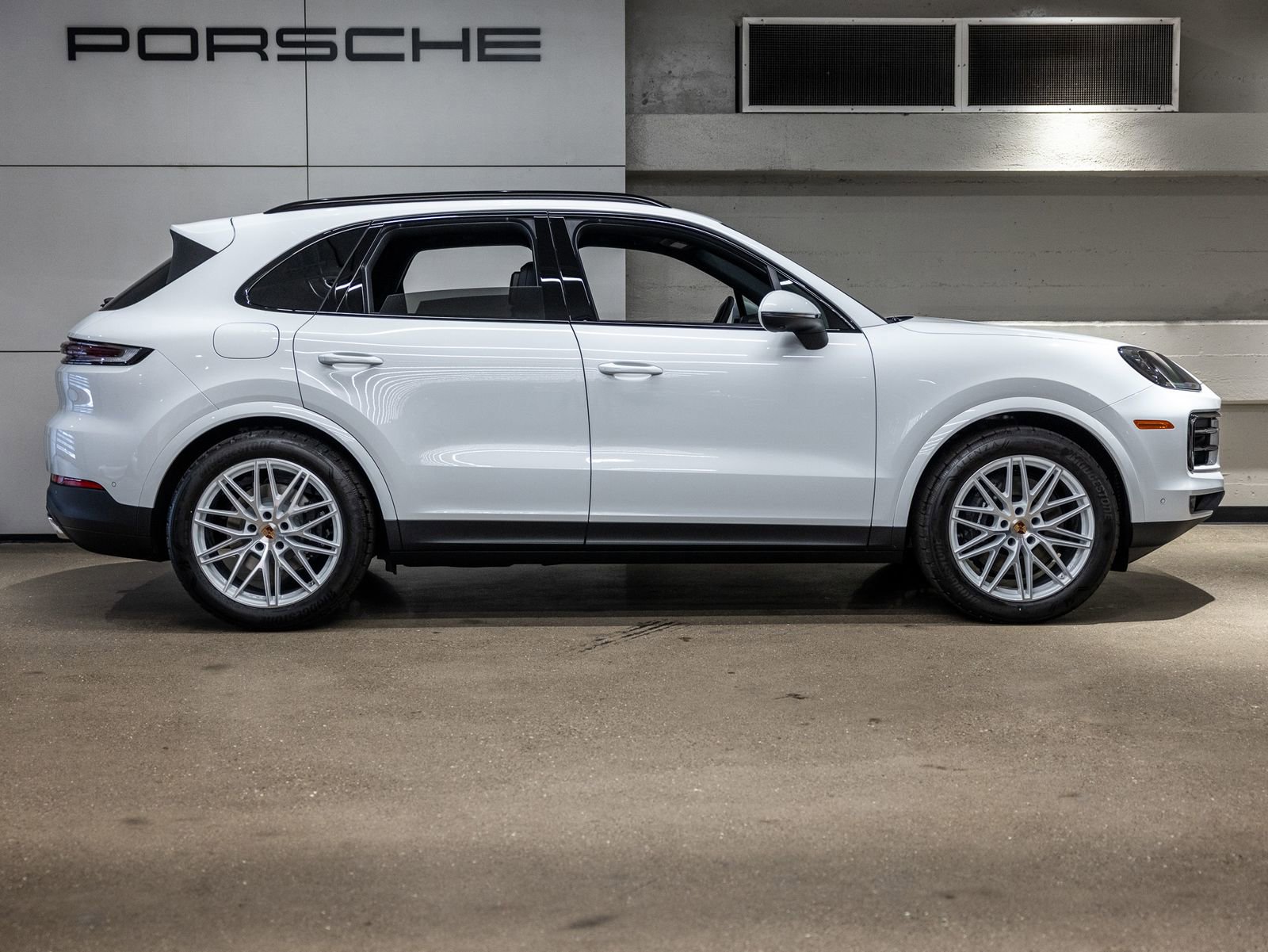 Certified 2025 Porsche Cayenne image 9
