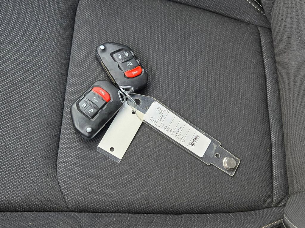 Used 2023 Jeep Gladiator Sport AWD/4WD image 13