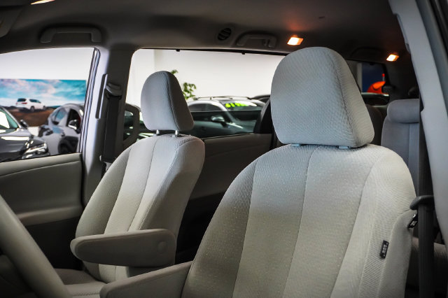 Used 2014 Toyota Sienna LE FWD image 10