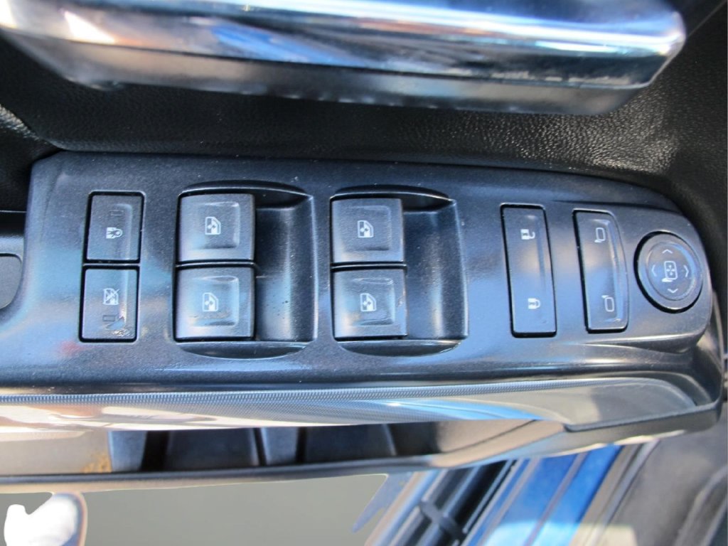 Used 2018 Chevrolet Silverado 1500 LT w/ All Star Edition AWD/4WD image 11